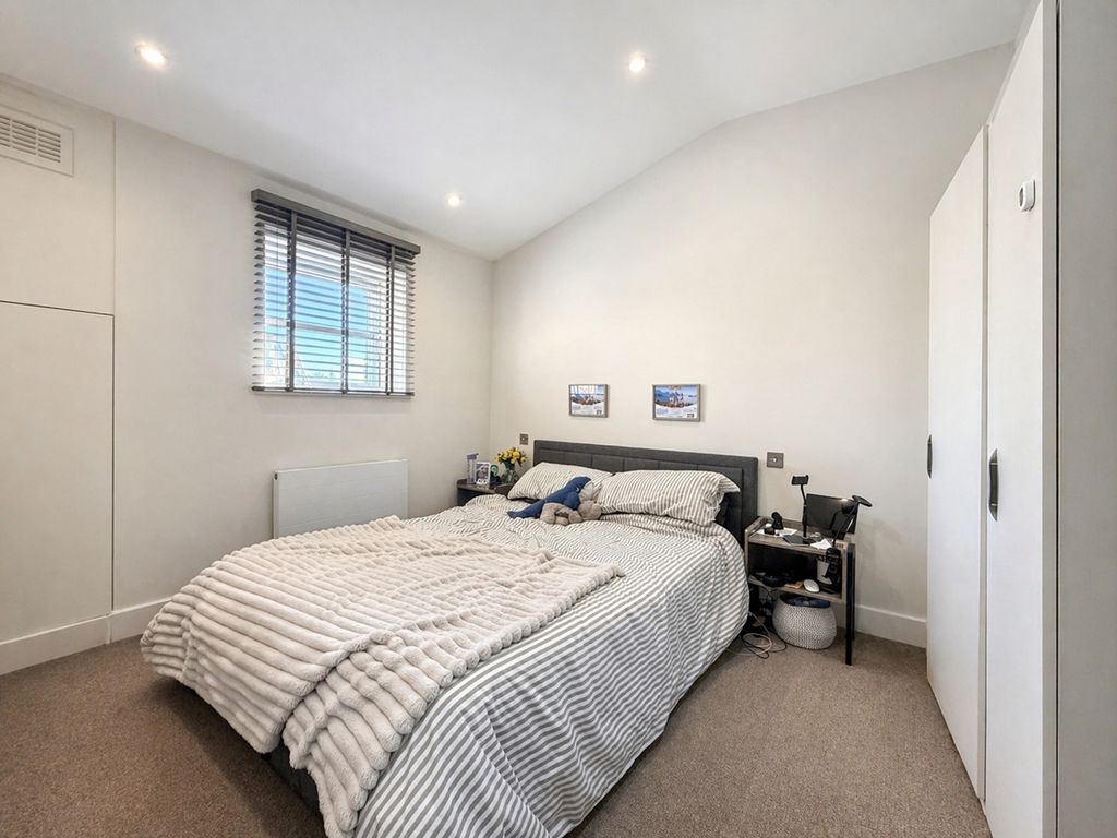 Bedroom- click for photo gallery